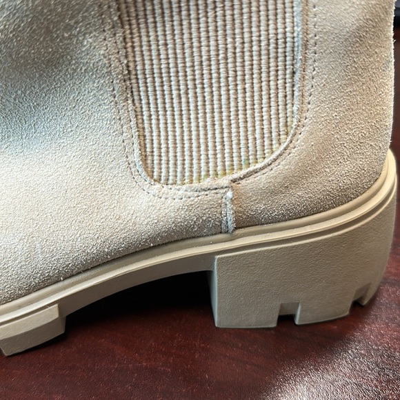 Steve Madden Hola Chelsea Lug Boots - Picture 9 of 12